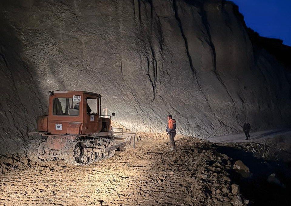 Дорожники Дагестана продолжают работы по благоустройству дорог